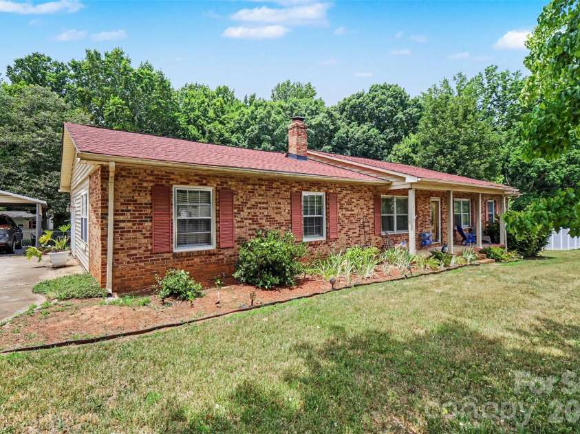 888 Sunbeam Drive, Lincolnton, NC 28092.  MLS# CAR4376118, YatesRealty ID 19955. 