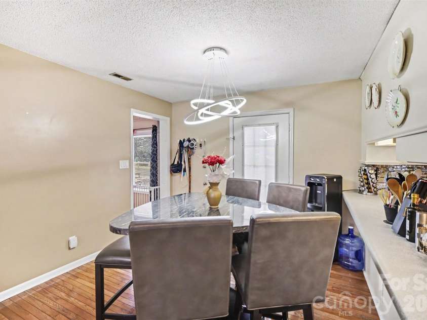 888 Sunbeam Drive, Lincolnton, NC 28092.  MLS# CAR4376118, YatesRealty ID 19955. 