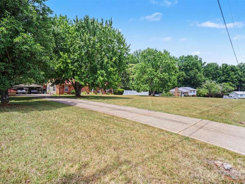 888 Sunbeam Drive, Lincolnton, NC 28092.  MLS# CAR4376118, YatesRealty ID 19955. 