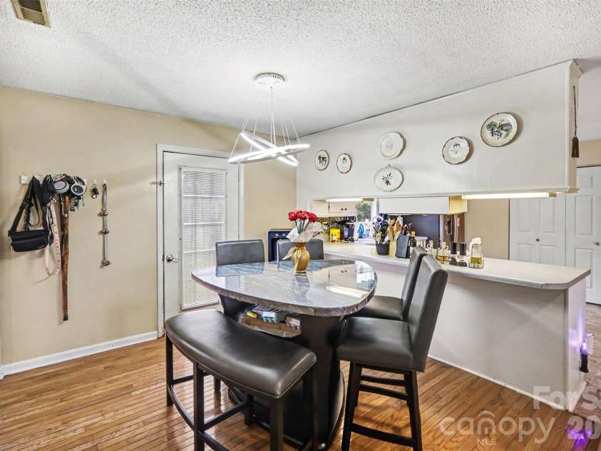 888 Sunbeam Drive, Lincolnton, NC 28092.  MLS# CAR4376118, YatesRealty ID 19955. 