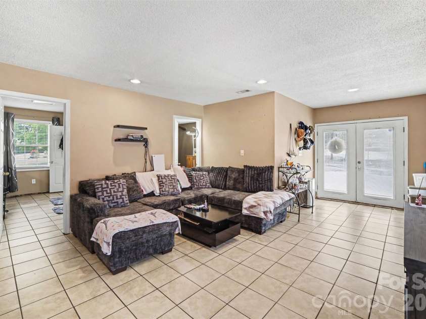 888 Sunbeam Drive, Lincolnton, NC 28092.  MLS# CAR4376118, YatesRealty ID 19955. 