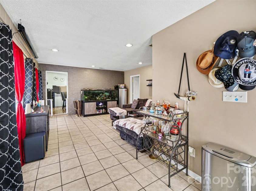 888 Sunbeam Drive, Lincolnton, NC 28092.  MLS# CAR4376118, YatesRealty ID 19955. 
