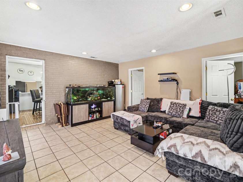 888 Sunbeam Drive, Lincolnton, NC 28092.  MLS# CAR4376118, YatesRealty ID 19955. 