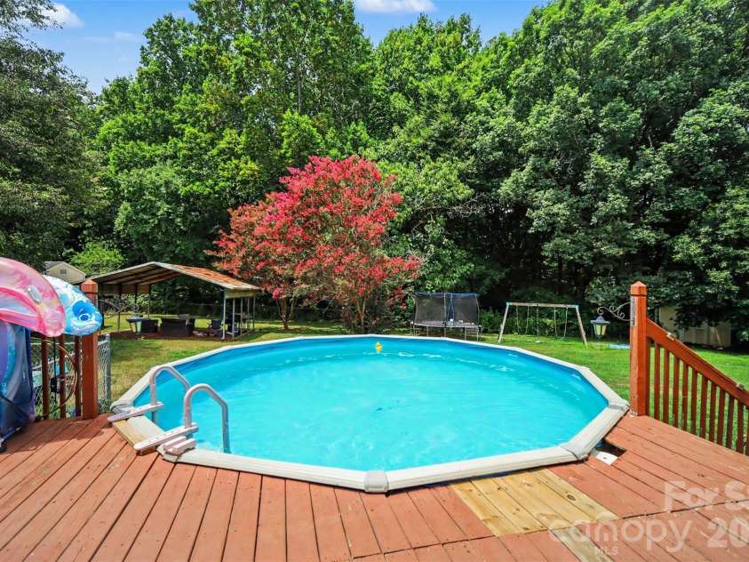 888 Sunbeam Drive, Lincolnton, NC 28092.  MLS# CAR4376118, YatesRealty ID 19955. 