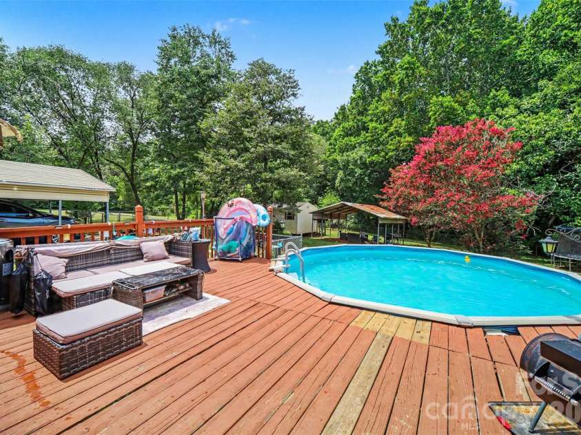 888 Sunbeam Drive, Lincolnton, NC 28092.  MLS# CAR4376118, YatesRealty ID 19955. 