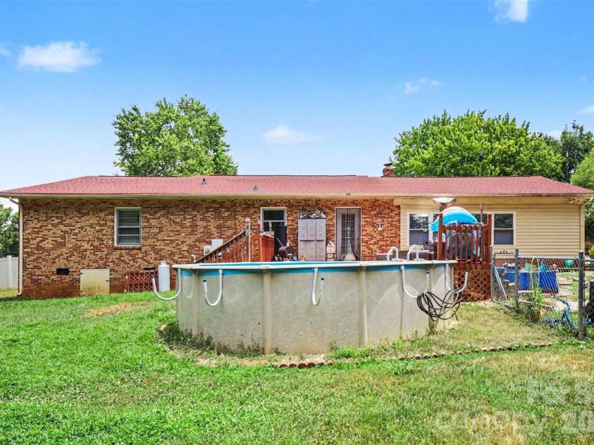 888 Sunbeam Drive, Lincolnton, NC 28092.  MLS# CAR4376118, YatesRealty ID 19955. 