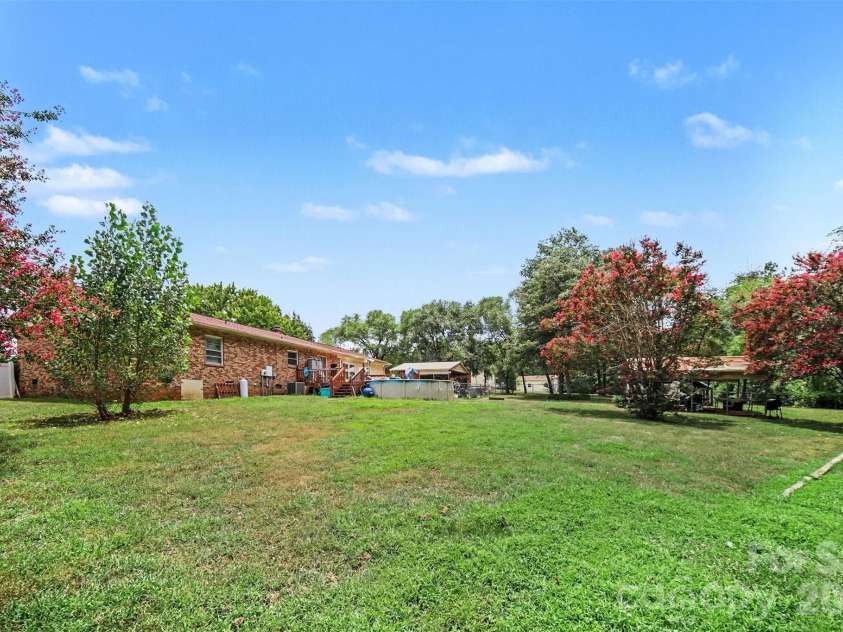 888 Sunbeam Drive, Lincolnton, NC 28092.  MLS# CAR4376118, YatesRealty ID 19955. 