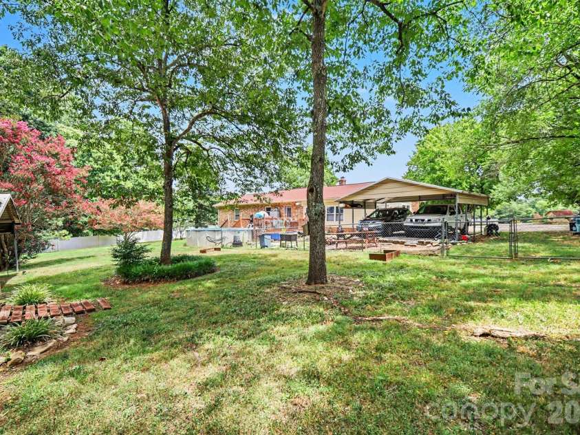 888 Sunbeam Drive, Lincolnton, NC 28092.  MLS# CAR4376118, YatesRealty ID 19955. 
