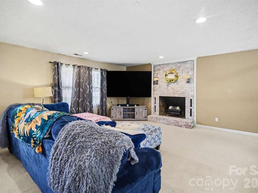 888 Sunbeam Drive, Lincolnton, NC 28092.  MLS# CAR4376118, YatesRealty ID 19955. 