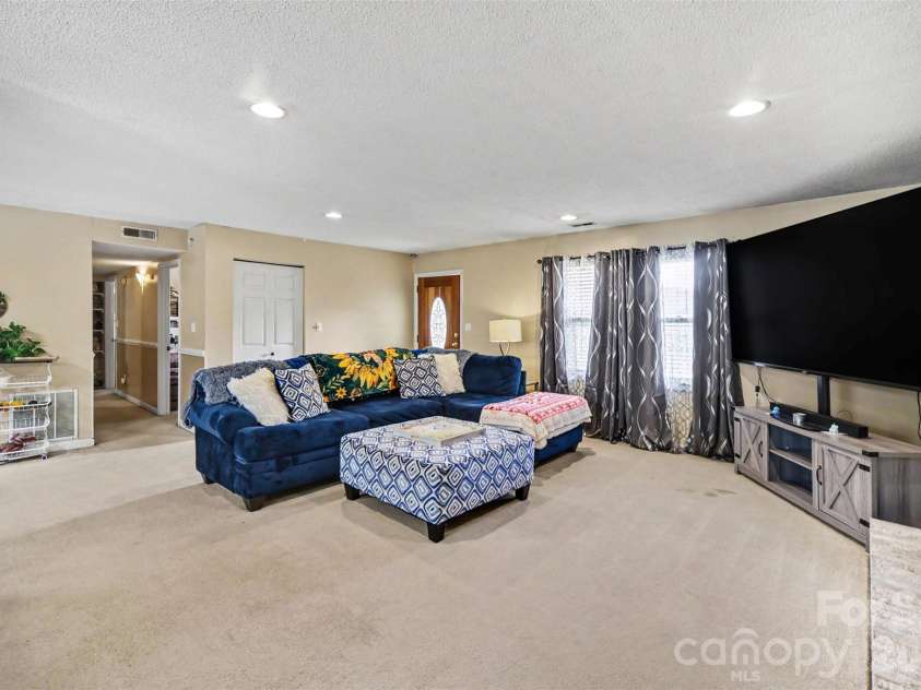 888 Sunbeam Drive, Lincolnton, NC 28092.  MLS# CAR4376118, YatesRealty ID 19955. 