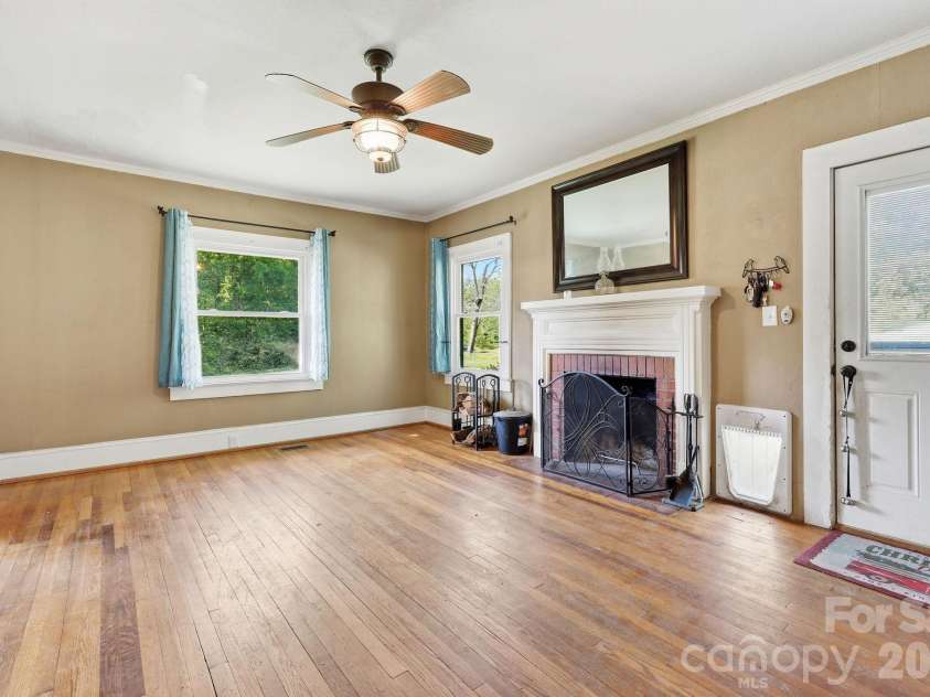 5054 Sugar Hill Road, Marion, NC 28752.  MLS# CAR4359799, YatesRealty ID 19956. Living Room