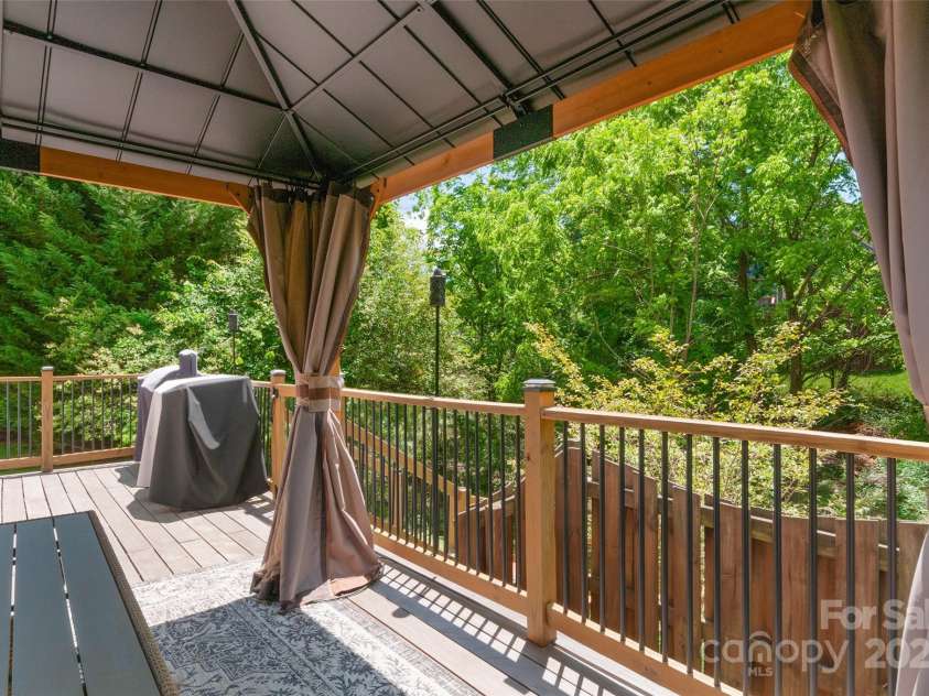 8 Secrest Drive, Arden, NC 28704.  MLS# CAR4257662, YatesRealty ID 19957. 