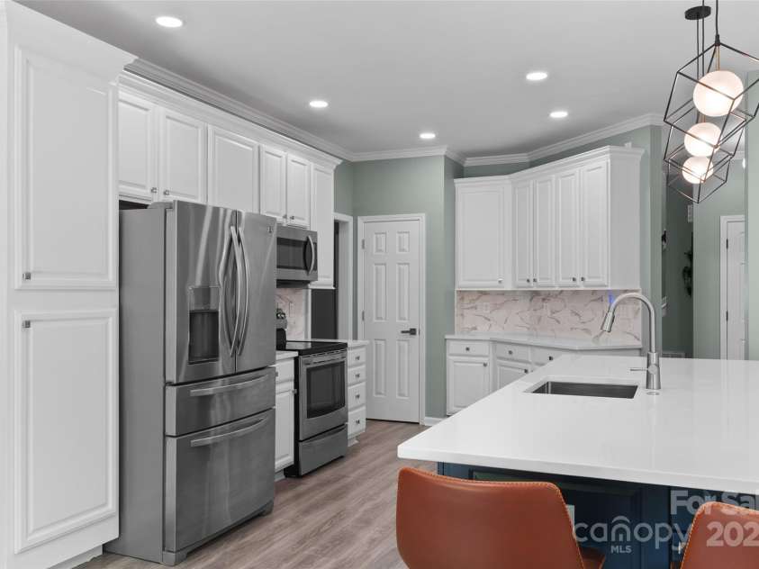 8 Secrest Drive, Arden, NC 28704.  MLS# CAR4257662, YatesRealty ID 19957. 