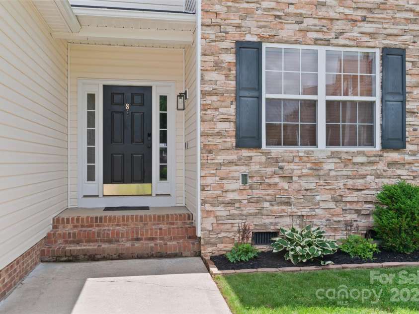 8 Secrest Drive, Arden, NC 28704.  MLS# CAR4257662, YatesRealty ID 19957. 