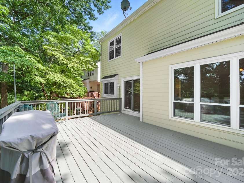 12712 Hollyhock Lane, Huntersville, NC 28078.  MLS# CAR4267293, YatesRealty ID 19958. This deck was built for entertaining.