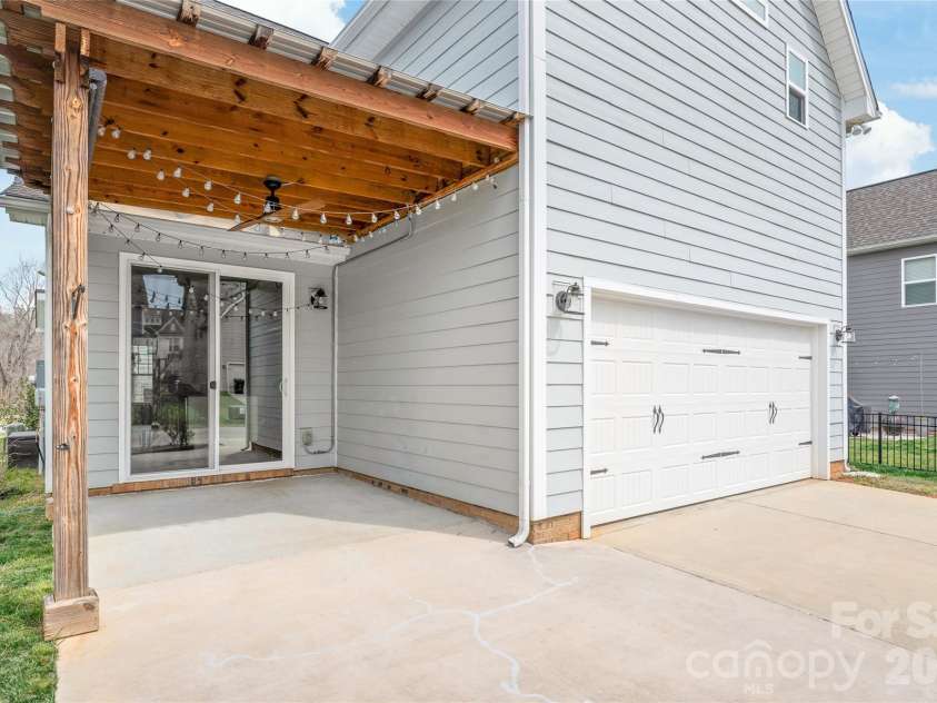 3017 Woodlands Creek Drive, Monroe, NC 28110.  MLS# CAR4378058, YatesRealty ID 19959. 