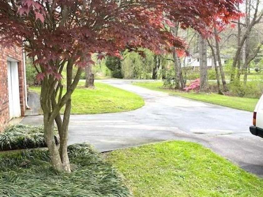 3236 Debbie Drive, Hendersonville, NC 28791.  MLS# CAR4254264, YatesRealty ID 19959. 