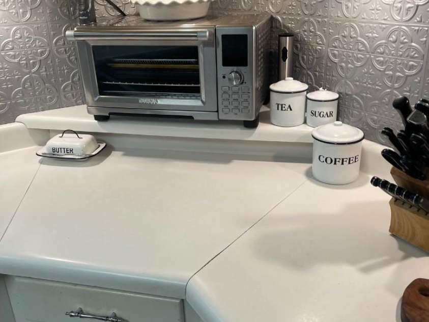 3236 Debbie Drive, Hendersonville, NC 28791.  MLS# CAR4254264, YatesRealty ID 19959. 