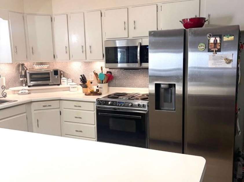 3236 Debbie Drive, Hendersonville, NC 28791.  MLS# CAR4254264, YatesRealty ID 19959. 