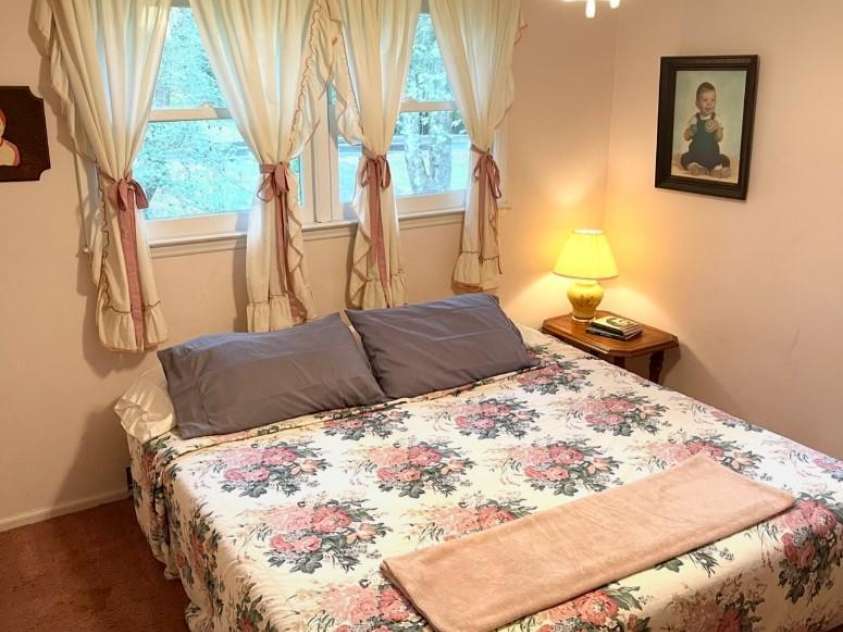 3236 Debbie Drive, Hendersonville, NC 28791.  MLS# CAR4254264, YatesRealty ID 19959. 