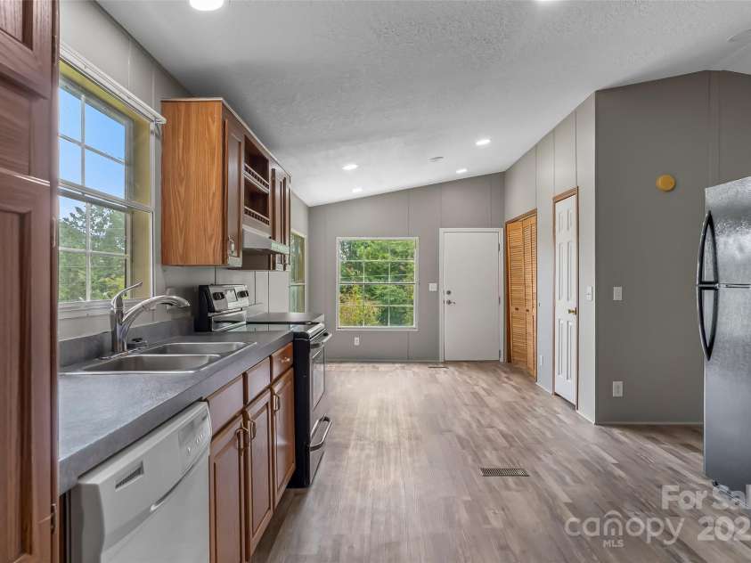 89 Brookwood Drive, Marion, NC 28752.  MLS# CAR4300561, YatesRealty ID 1996. 