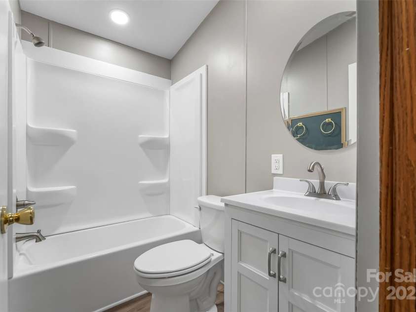 89 Brookwood Drive, Marion, NC 28752.  MLS# CAR4300561, YatesRealty ID 1996. Full Bath