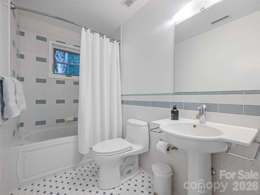 39 Ox bow Crossing, Weaverville, NC 28787.  MLS# CAR4299156, YatesRealty ID 19960. 