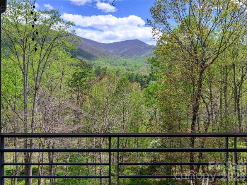 39 Ox bow Crossing, Weaverville, NC 28787.  MLS# CAR4299156, YatesRealty ID 19960. 
