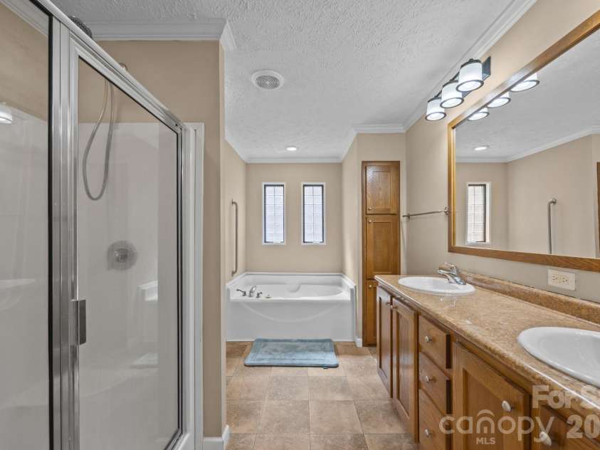 193 Tipstill Cove, Waynesville, NC 28786.  MLS# CAR4349048, YatesRealty ID 19961. 