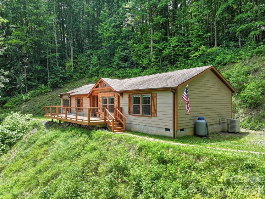 193 Tipstill Cove, Waynesville, NC 28786.  MLS# CAR4399503, YatesRealty ID 19961. 