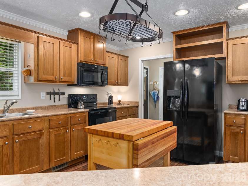 193 Tipstill Cove, Waynesville, NC 28786.  MLS# CAR4399503, YatesRealty ID 19961. 
