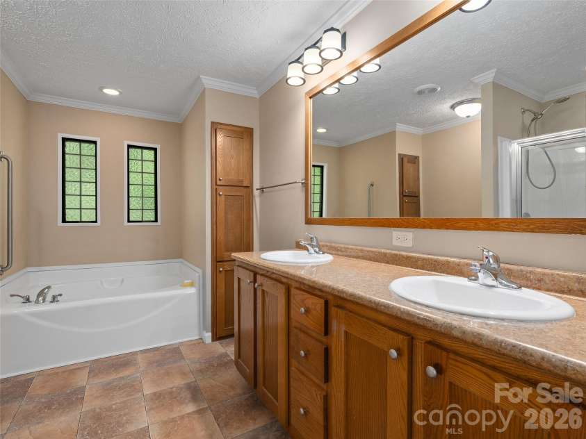 193 Tipstill Cove, Waynesville, NC 28786.  MLS# CAR4399503, YatesRealty ID 19961. 