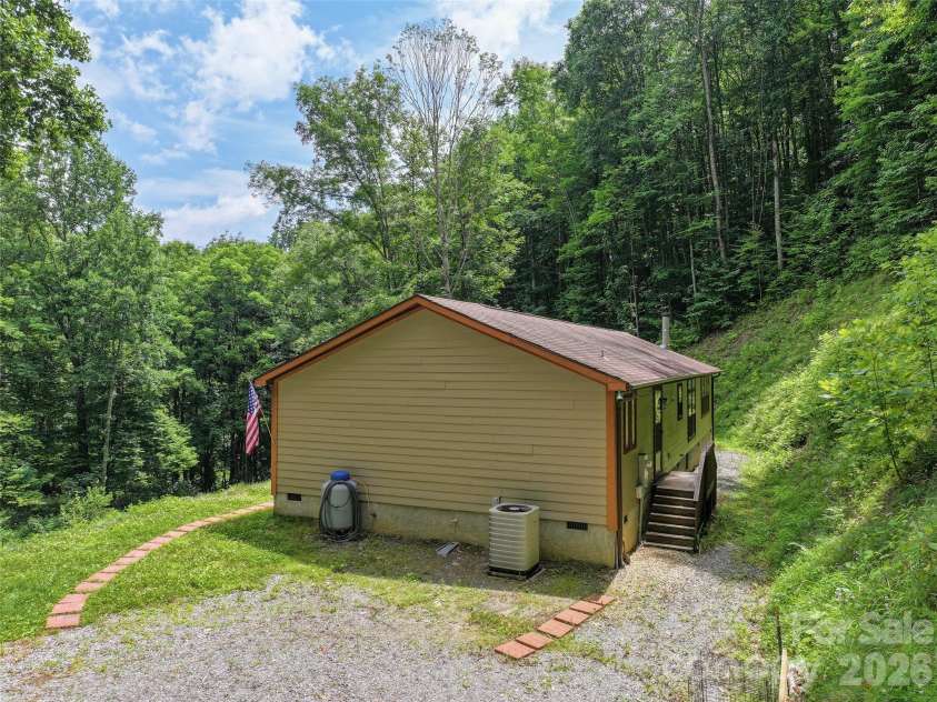 193 Tipstill Cove, Waynesville, NC 28786.  MLS# CAR4399503, YatesRealty ID 19961. 