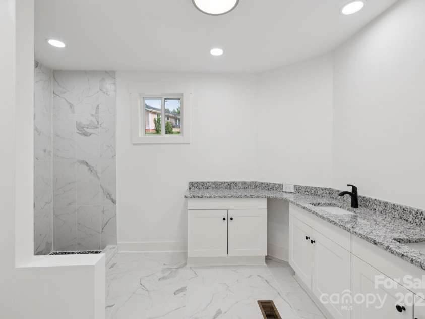 431 Pole Miller Extension, Brevard, NC 28712.  MLS# CAR4269813, YatesRealty ID 19961. 