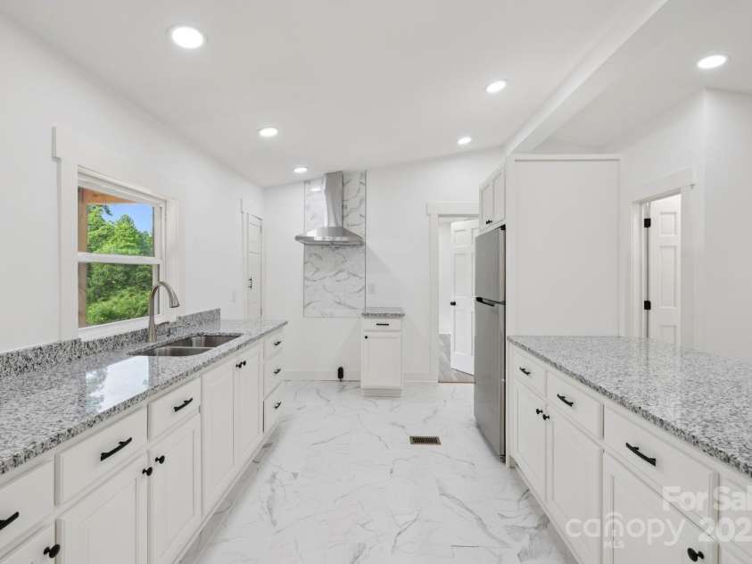 431 Pole Miller Extension, Brevard, NC 28712.  MLS# CAR4269813, YatesRealty ID 19961. Beautiful clean finishes in kitchen.