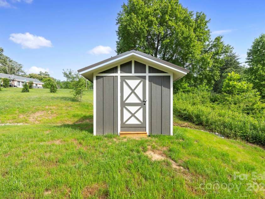 431 Pole Miller Extension, Brevard, NC 28712.  MLS# CAR4269813, YatesRealty ID 19961. Extra space for your needs.