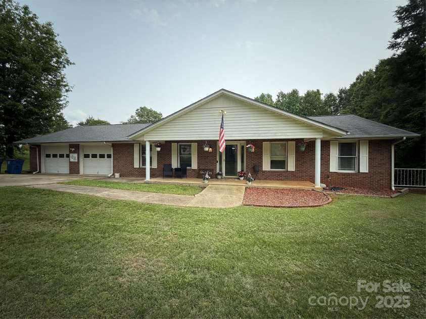 117 Lincoln Village Drive, Statesville, NC 28677.  MLS# CAR4266016, YatesRealty ID 19962. 