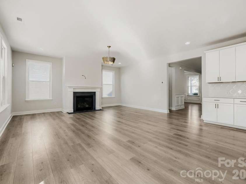15213 Shallow Ridge Road, Charlotte, NC 28278.  MLS# CAR4432062, YatesRealty ID 19963. 