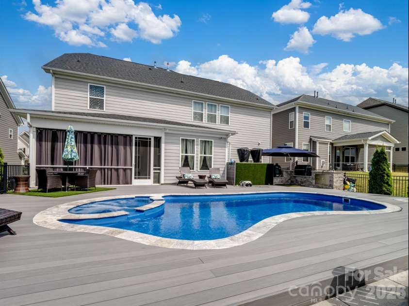 15213 Shallow Ridge Road, Charlotte, NC 28278.  MLS# CAR4432062, YatesRealty ID 19963. 