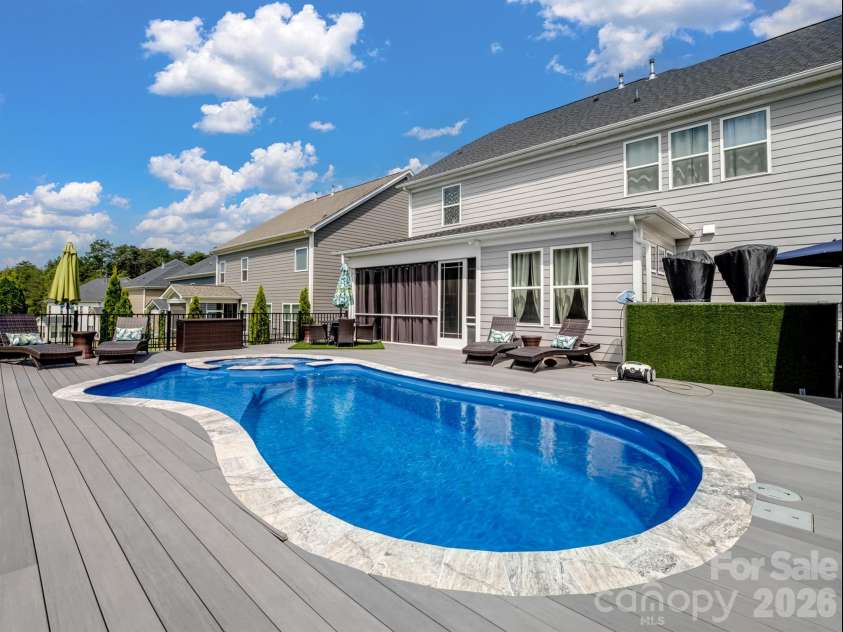 15213 Shallow Ridge Road, Charlotte, NC 28278.  MLS# CAR4432062, YatesRealty ID 19963. 