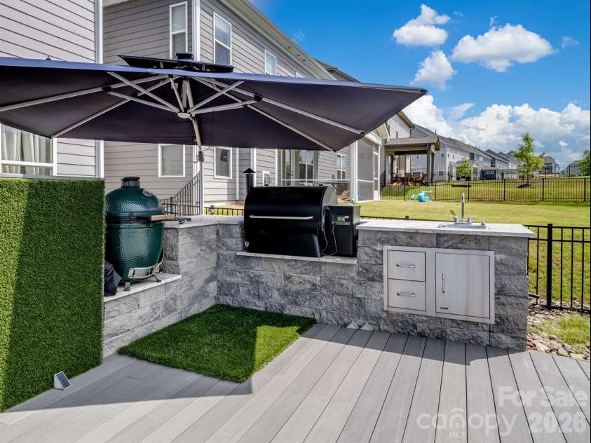 15213 Shallow Ridge Road, Charlotte, NC 28278.  MLS# CAR4432062, YatesRealty ID 19963. Outdoor kitchen