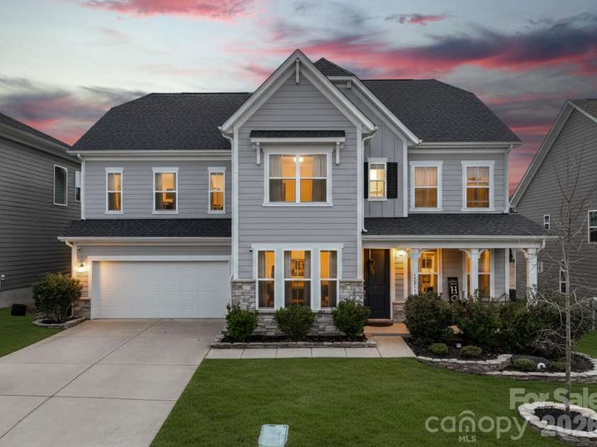 15213 Shallow Ridge Road, Charlotte, NC 28278.  MLS# CAR4432062, YatesRealty ID 19963. Welcome home!