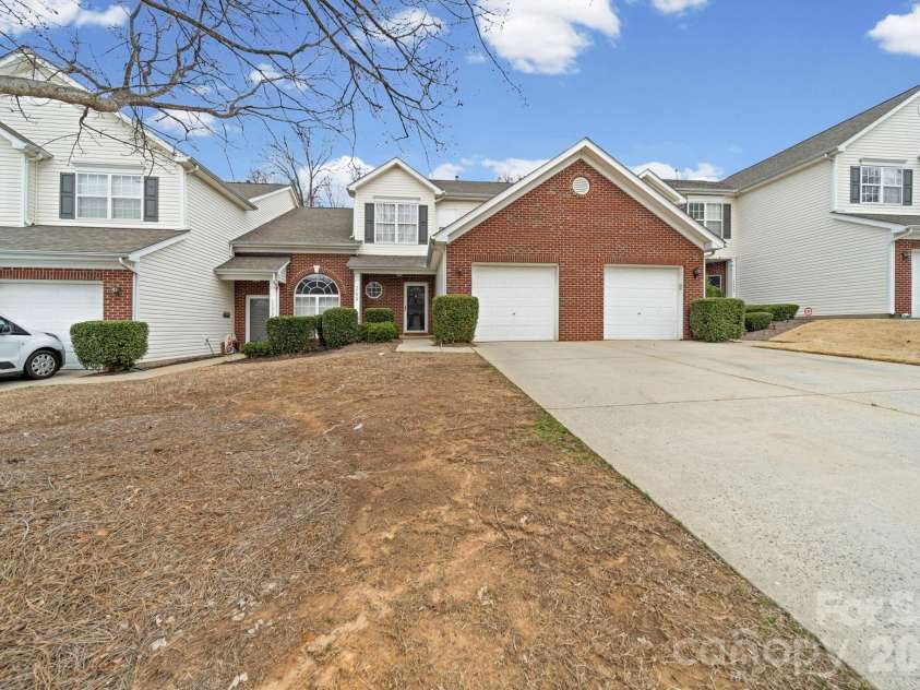 12429 Stratfield Place Circle, Pineville, NC 28134.  MLS# CAR4353711, YatesRealty ID 19964. 