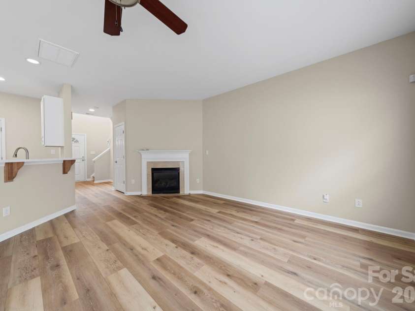 12429 Stratfield Place Circle, Pineville, NC 28134.  MLS# CAR4353711, YatesRealty ID 19964. 