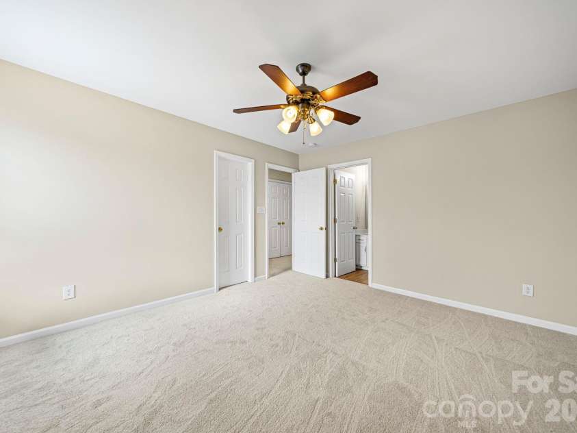 12429 Stratfield Place Circle, Pineville, NC 28134.  MLS# CAR4353711, YatesRealty ID 19964. 