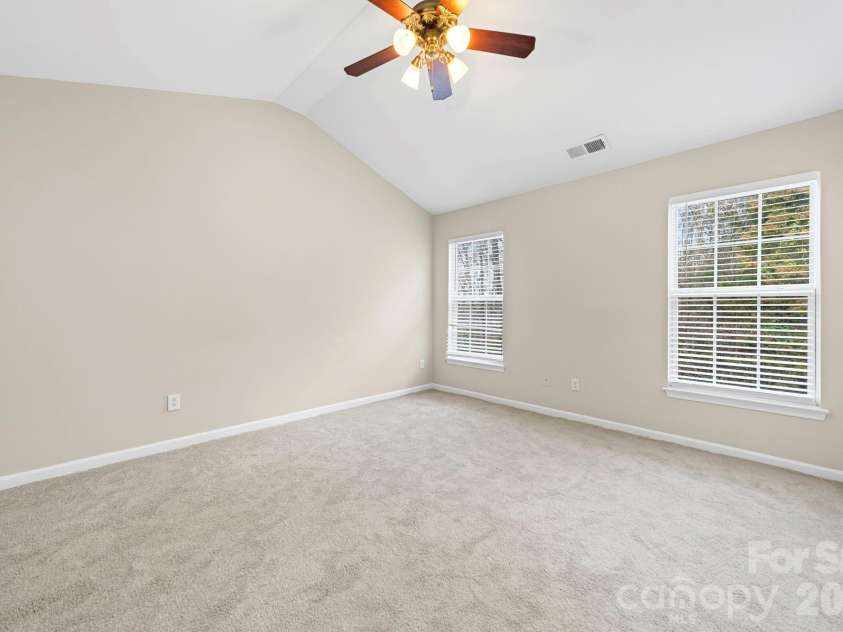 12429 Stratfield Place Circle, Pineville, NC 28134.  MLS# CAR4353711, YatesRealty ID 19964. 
