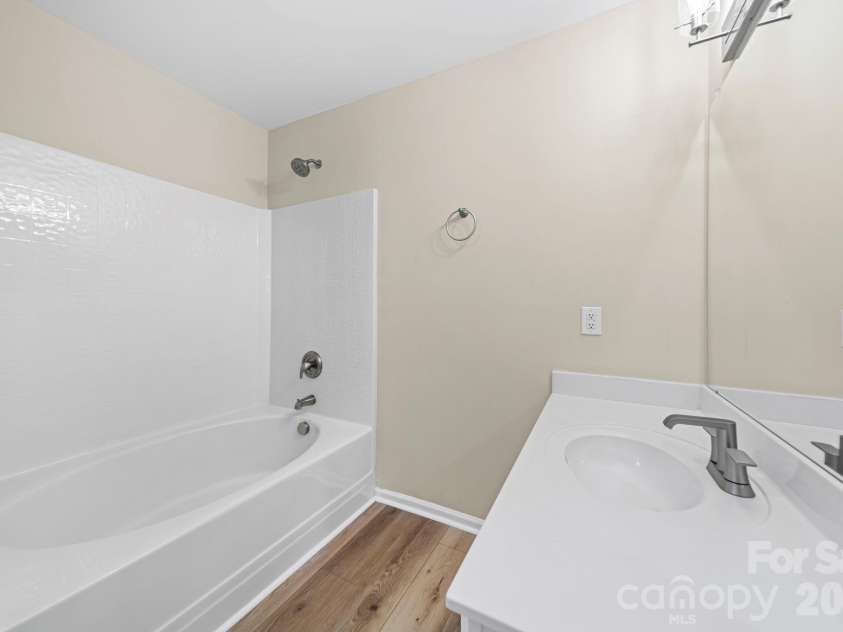 12429 Stratfield Place Circle, Pineville, NC 28134.  MLS# CAR4353711, YatesRealty ID 19964. 