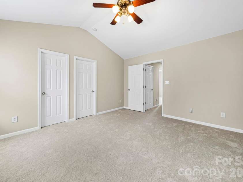 12429 Stratfield Place Circle, Pineville, NC 28134.  MLS# CAR4353711, YatesRealty ID 19964. 