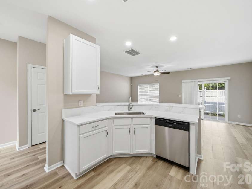 12429 Stratfield Place Circle, Pineville, NC 28134.  MLS# CAR4353711, YatesRealty ID 19964. 