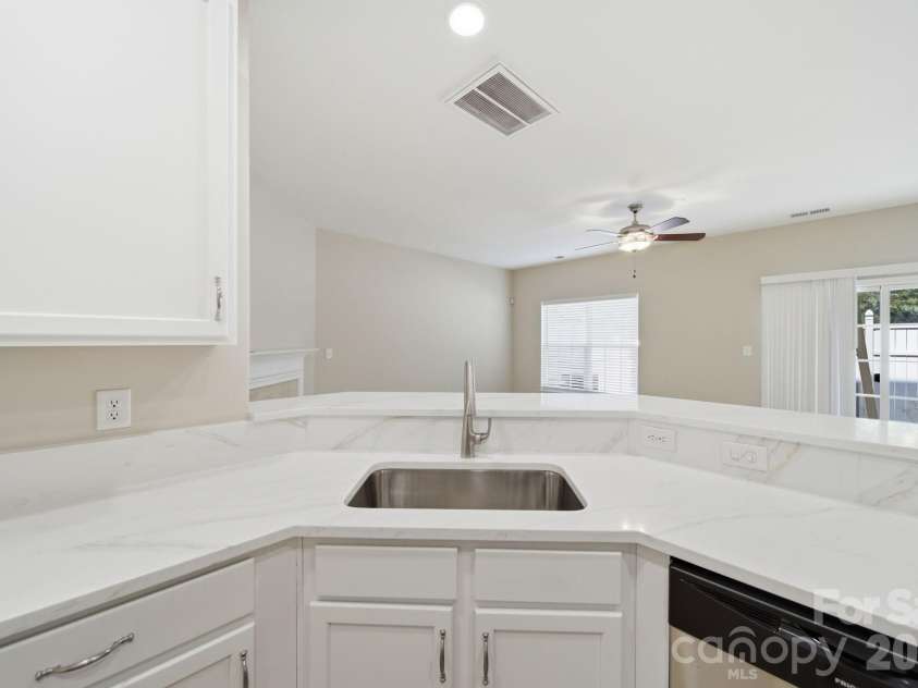 12429 Stratfield Place Circle, Pineville, NC 28134.  MLS# CAR4353711, YatesRealty ID 19964. 